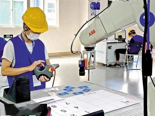 智慧赋能，匠心筑梦 宝安区人工智能机器人职业技能竞赛决赛圆满收官